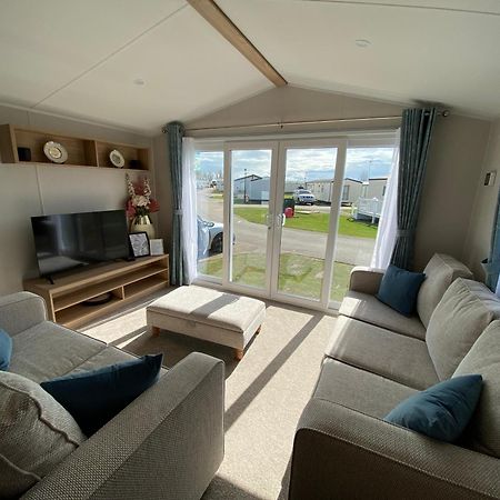 Verbzen Holiday Caravan At St Osyth Beach, Clacton-On-Sea By Verb Holidays Saint Osyth Esterno foto