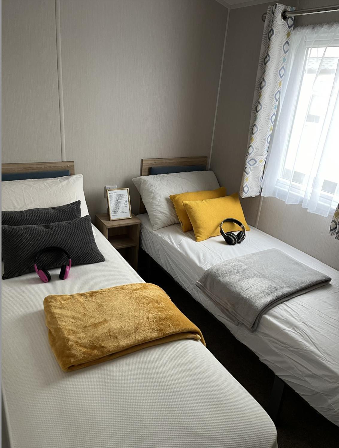 Verbzen Holiday Caravan At St Osyth Beach, Clacton-On-Sea By Verb Holidays Saint Osyth Esterno foto